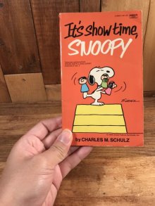 他の写真3: Snoopy Peanuts Gang “It's Show Time,Snoopy” Comic Book　スヌーピー　ビンテージ　コミックブック　漫画本　70年代