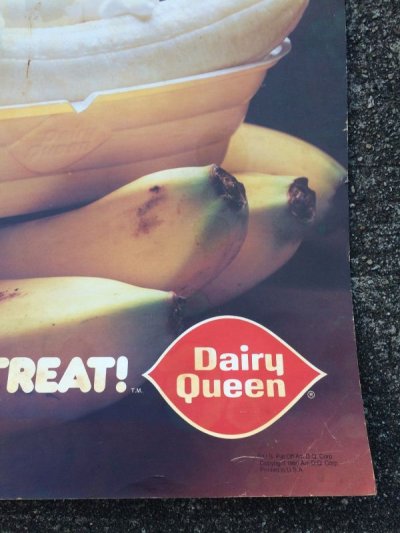 画像2: Dairy Queen Poster　ビンテージ　デイリークイーン　ポスター　店頭用　ディスプレイ　ファーストフード　アドバタイジング　企業物　アメリカ雑貨　ヴィンテージ　80年代　vintage