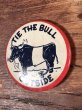 Tie The Bull Outsideのメッセージが書かれたヴィンテージ缶バッチ