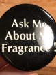 Ask Me About My Fragrance!のメッセージが書かれビンテージ缶バッジ