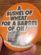 A Bushel Of Wheat For A Barrel Of Oil!のメッセージが書かれたヴィンテージ缶バッチ