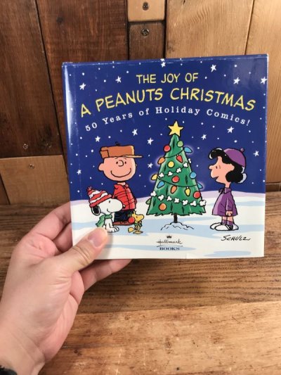 画像3: Hallmark “The Joy Of A Peanuts Christmas” 50 Years of Holiday Comics　スヌーピー　ビンテージ　コミック集　2000年代