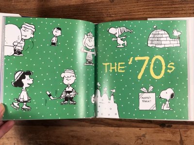 画像1: Hallmark “The Joy Of A Peanuts Christmas” 50 Years of Holiday Comics　スヌーピー　ビンテージ　コミック集　2000年代