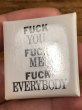 80'sのFuck You Fuck Me Fuck Everybodyのメッセージが書かれたビンテージの缶バッジ