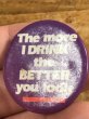 80'sのThe More I Drink The Better You Lookのメッセージが書かれたヴィンテージの缶バッチ