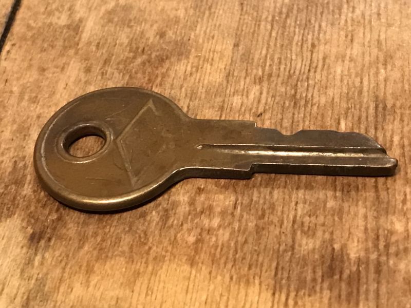 Briggs Stratton Basco Brass Key ビンテージ キー 鍵 カギ 真鍮 30年代 ヴィンテージ vintage -  STIMPY(Vintage Collectible Toys）スティンピー(ビンテージ コレクタブル トイズ）