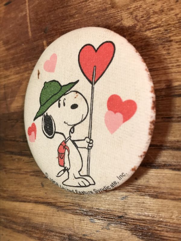 Peanuts Snoopy Heart Tin Badge スヌーピー ビンテージ 缶バッジ 80年代 Stimpy Vintage Collectible Toys スティンピー ビンテージ コレクタブル トイズ