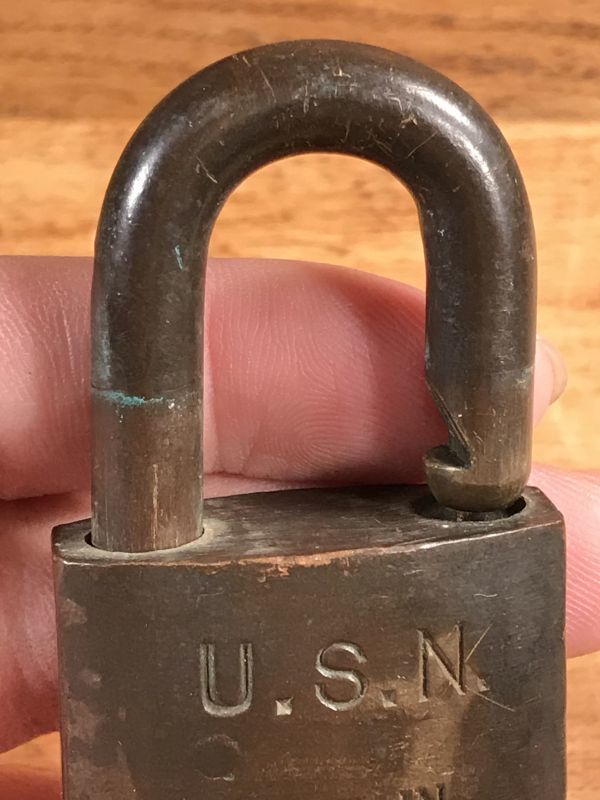 Sargent “U.S.N.” Military Brass Padlock Key USネイビー ビンテージ 