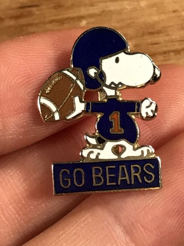 Aviva Snoopy American football “Go Bears” Metal Pinback スヌーピー ビンテージ ピンバッジ  ピンバッチ 70〜80年代 - STIMPY(Vintage Collectible Toys）スティンピー(ビンテージ コレクタブル トイズ）