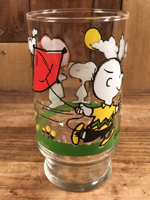 Peanuts Snoopy “Charlie Brown Kite” Glass スヌーピー ビンテージ グラス チャーリーブラウン 70〜80年代  - STIMPY(Vintage Collectible Toys）スティンピー(ビンテージ コレクタブル トイズ）